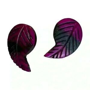 Vintage fuchsia & black carved wooden tropical leaf post earrings made in India